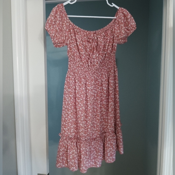 SHEIN Dresses & Skirts - Short Sleeved Pink Short Dress